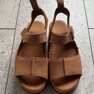 UGG Goldenstar Hi Slide Sandals